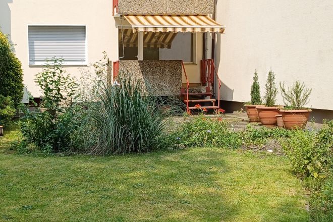 Gemütliche Eigentumswohnung im  Erdgeschoss mit Balkon und Gartenanteil   in Oberhausen-Schmachtendorf